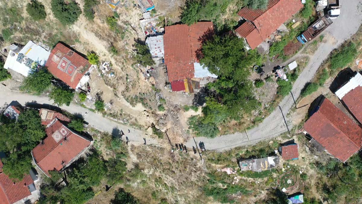 Karabük'te heyelan; 5 ev boşaltıldı