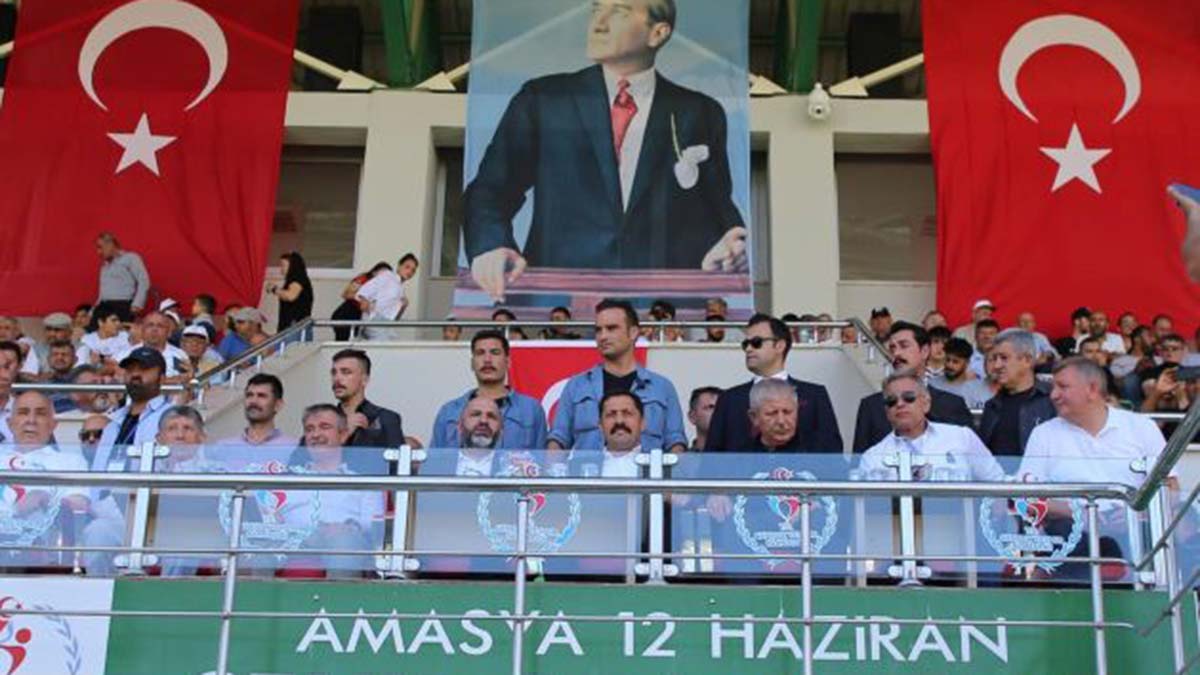 Amasya'da 12-22 haziran uluslararası atatürk, kültür ve sanat festivali kapsamında düzenlenen karakucak güreşleri'nde başpehlivan fatih kambur oldu.