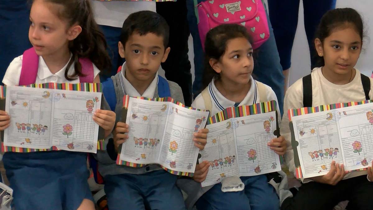 Çocuklar Karneni Göster Kitabını Al kampanyasına koştu