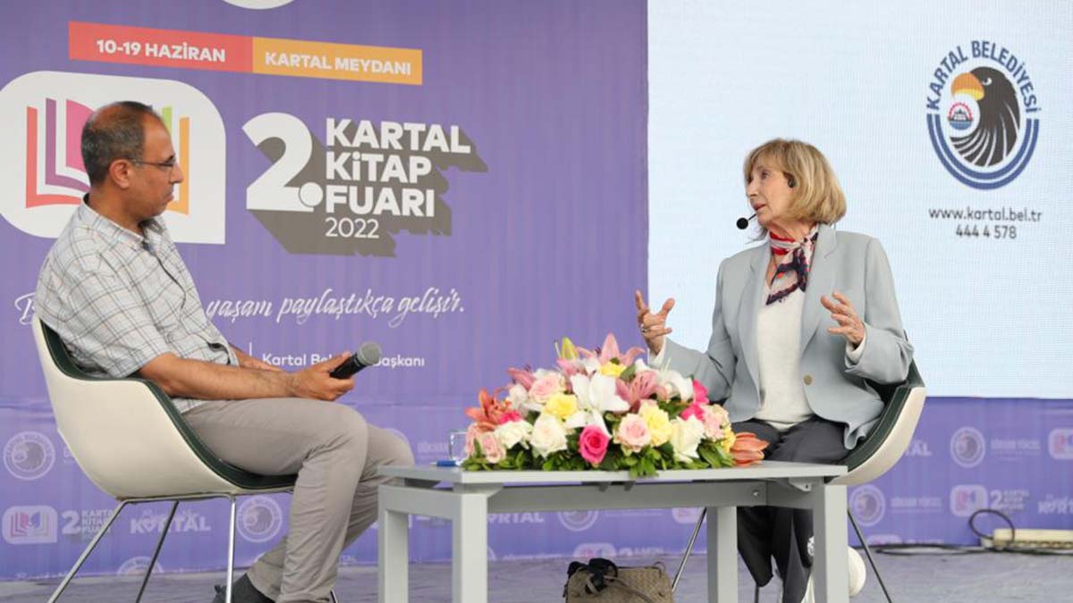 Kartal Kitap Fuarı'nda Ayşe Kulin'e onur ödülü