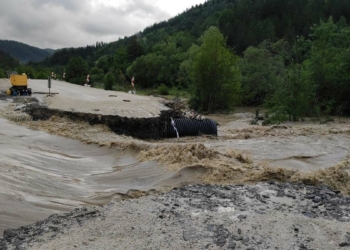 Kastamonu'da çöken yol için ekipler devrede