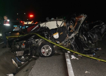 Tosya'da otomobil ile yolcu otobüsü çarpıştı; 2 ölü