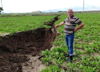 Kayseri'de şiddetli yağış; Ekili arazide yarık oluştu