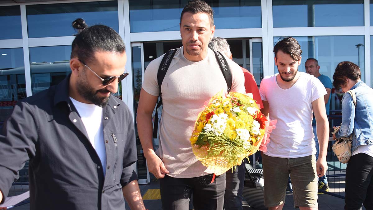 Kayserispor'un yeni teknik direktörü Çağdaş Atan kente geldi