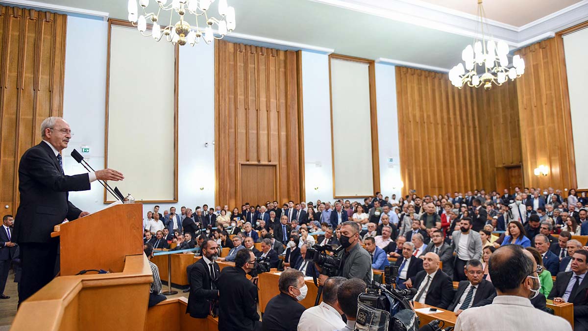 Sökülen rütbelerini aynen dikeceğiz