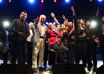 Lise son sınıf öğrencileri Serdar Ortaç'la stres attı