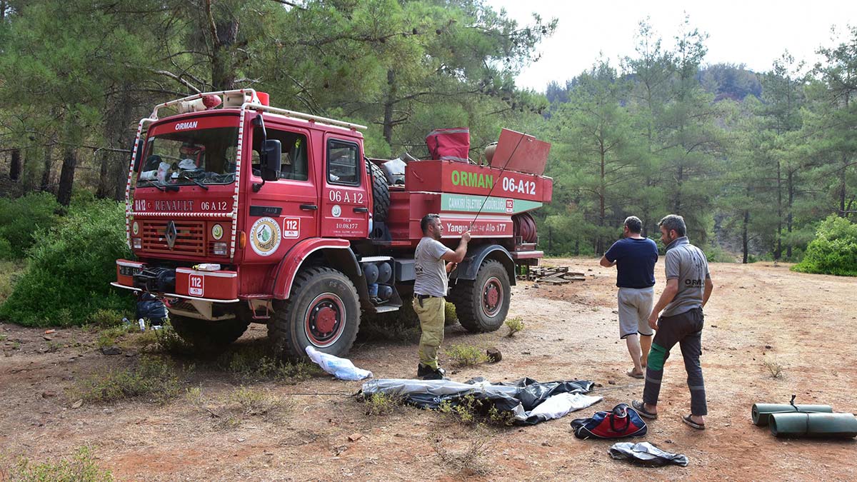 Yangın söndürme çalışmalarına 2 saat uyku ile müdahale ettiler