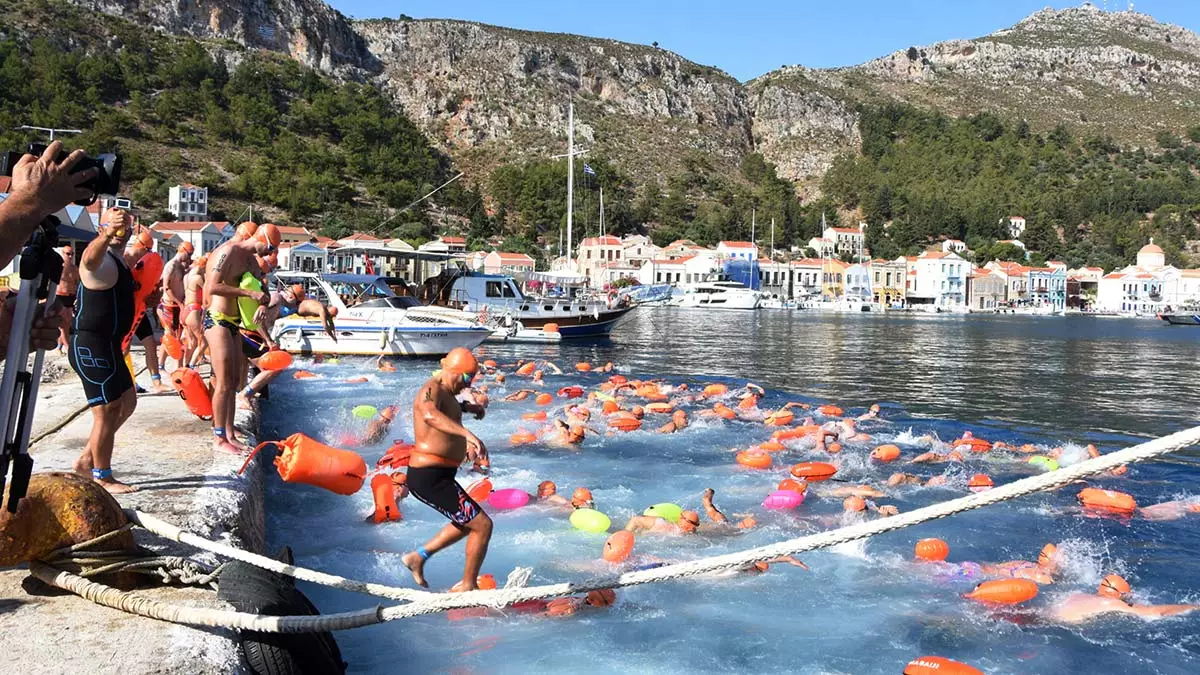 Meis-kaş yüzme yarışları'nda kulaçlar atıldı