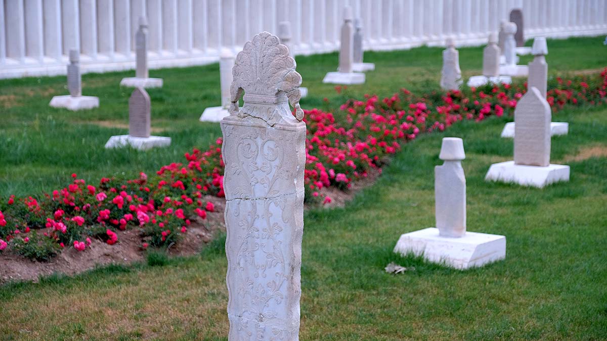 Mevlevilerin mezar taşları sergileniyor