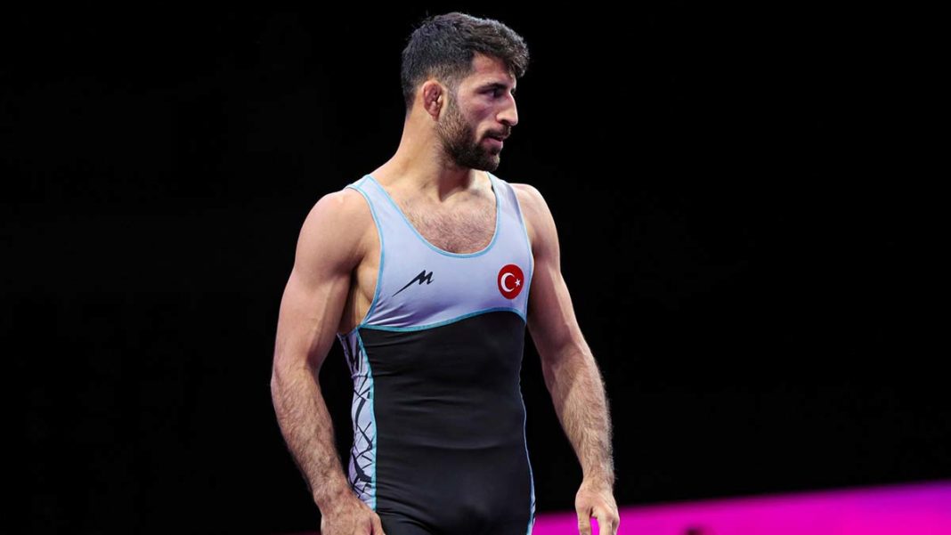 Milli güreşçi Murat Fırat'tan altın madalya