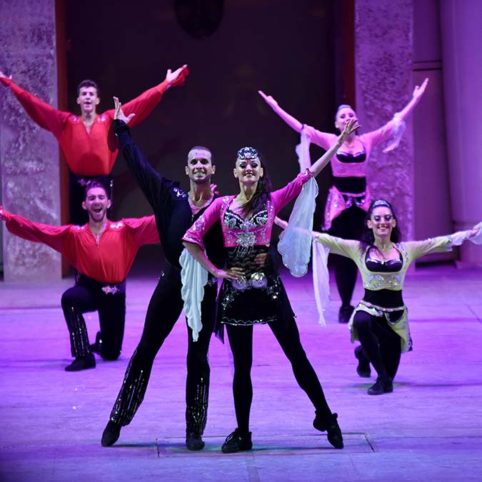 Anadolu Ateşi Dans Topluluğu'nun sahne aldığı 'Aspendos Arena' için verilen yıkım sonrası arazi sahibinin açtığı davada, Anadolu Ateşi Genel Sanat Yönetmeni Mustafa Erdoğan'a izinsiz kazı-sondaj ve kaçak yapı yaptığı iddiasıyla 2 ayrı suçtan 5'er yıla kadar hapis cezası istendi.