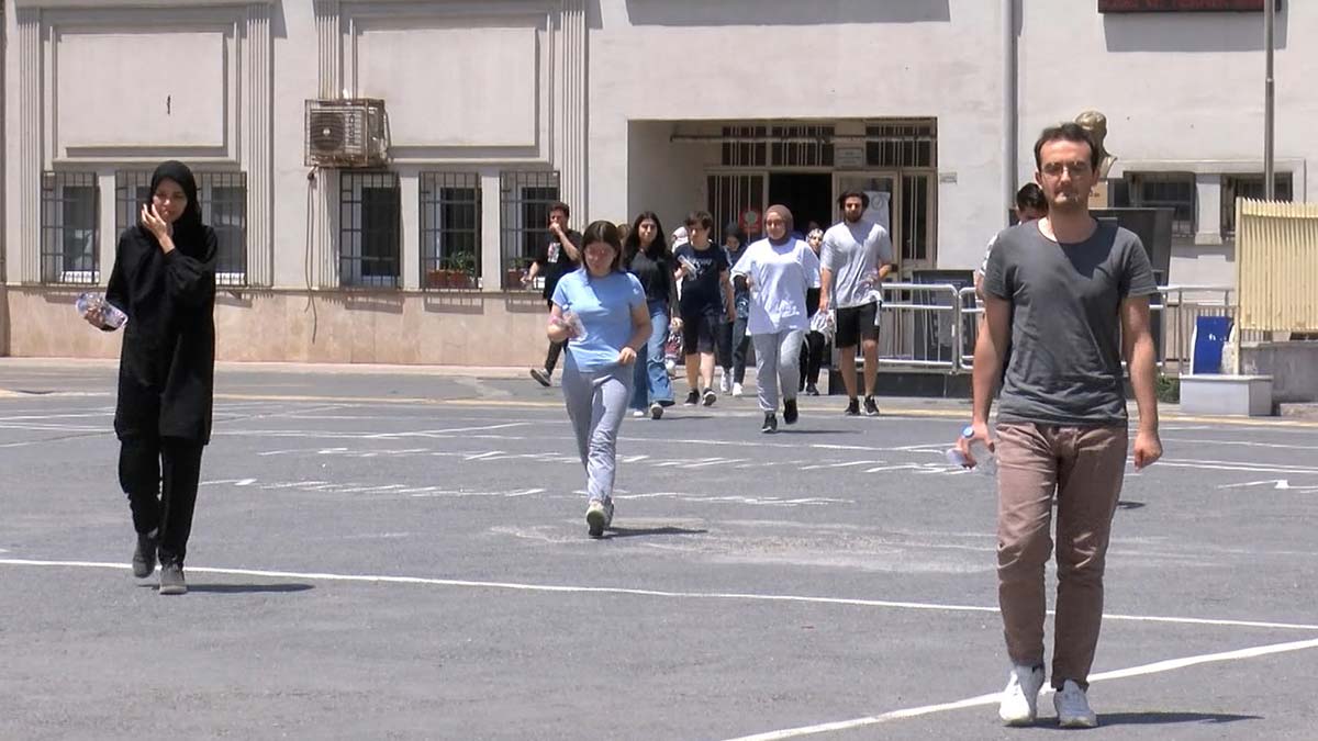 Öğrenciler AYT'yi TYT'ye göre daha zor buldu