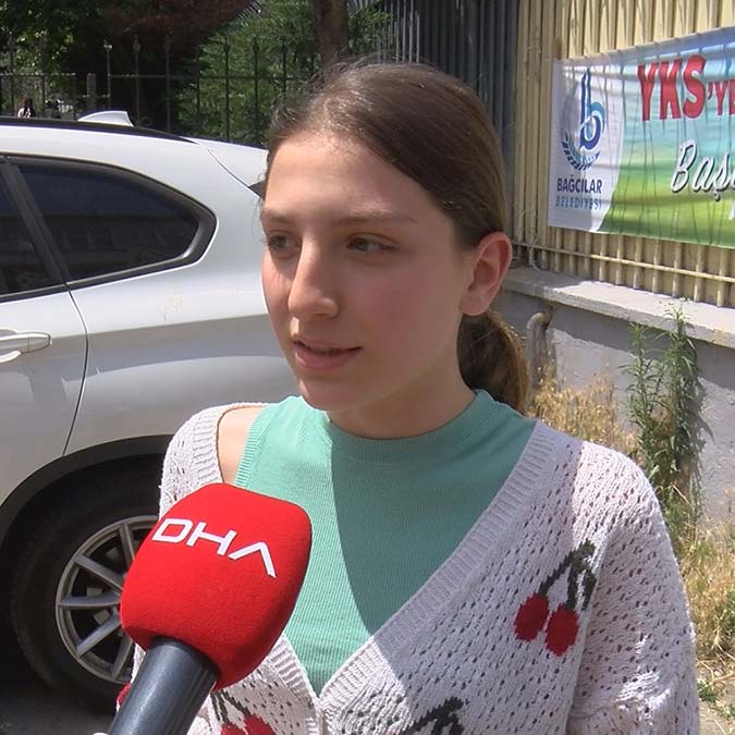 Milyonlarca öğrencinin üniversite hayali için hazırlandığı Yükseköğretim Kurumları Sınavı’nın (YKS) ikinci oturumu olan Alan Yeterlilik Testleri (AYT) 13.15’te sona erdi. Öğrenciler AYT'yi TYT'ye göre daha zor buldu.