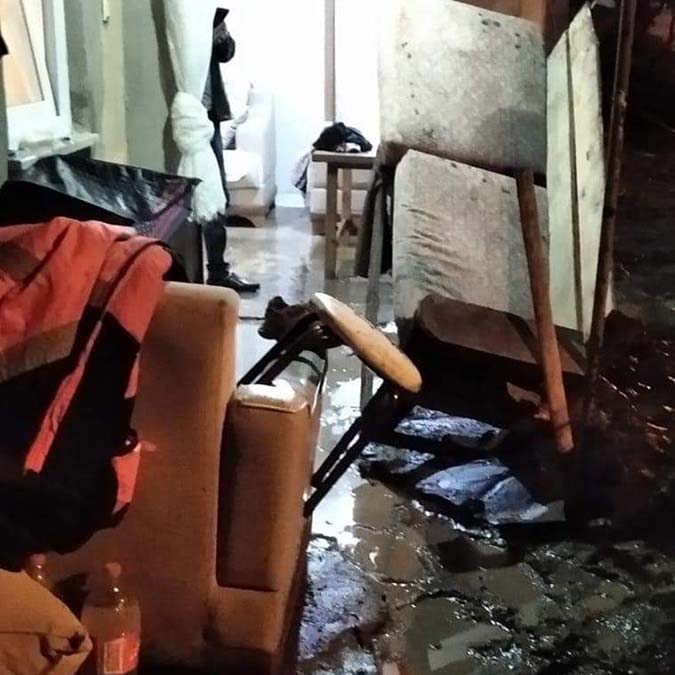 Akçay Deresi taştı; 9 evi su bastı