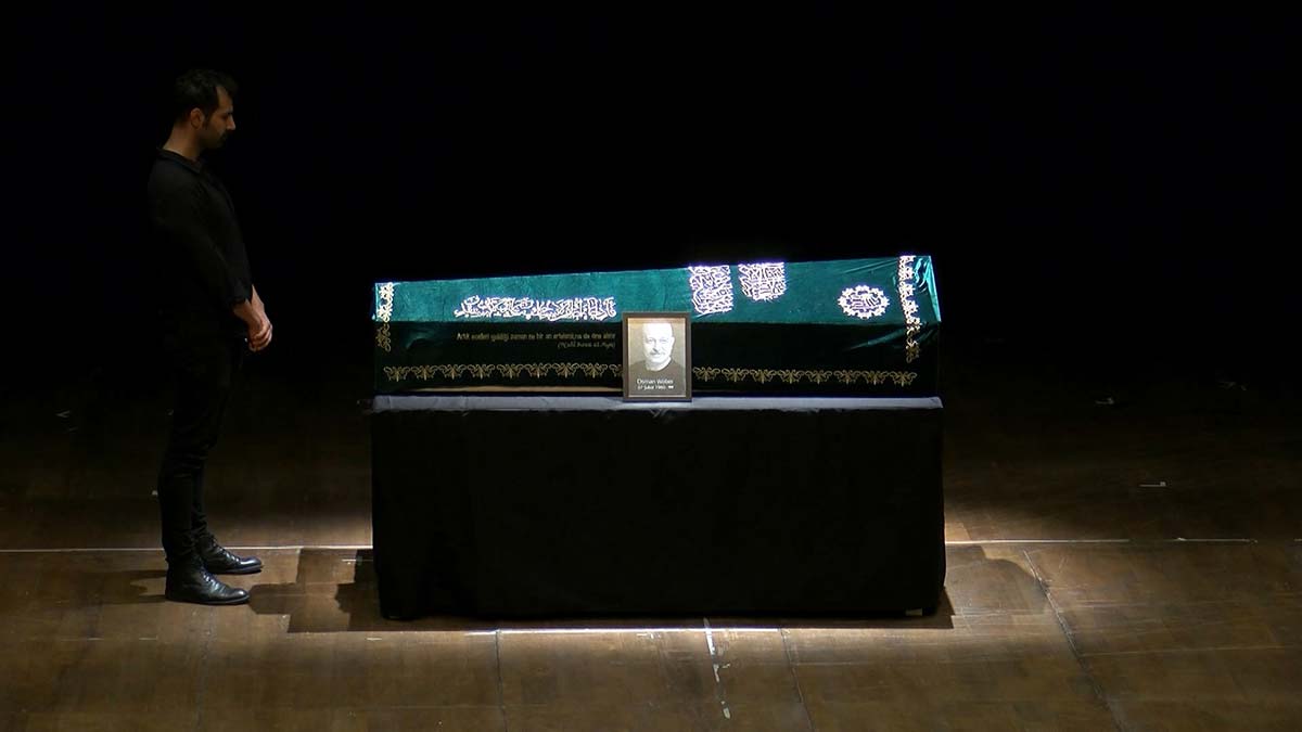 Oyuncu Osman Wöber, İstanbul Devlet Tiyatrosu Mecidiyeköy Büyük Sahne ile Teşvikiye Camii'nde düzenlenen törenlerin ardından son yolculuğuna uğurlandı.