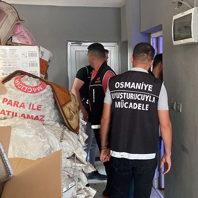 Adana'da uyuşturucu satıcılarına darbe