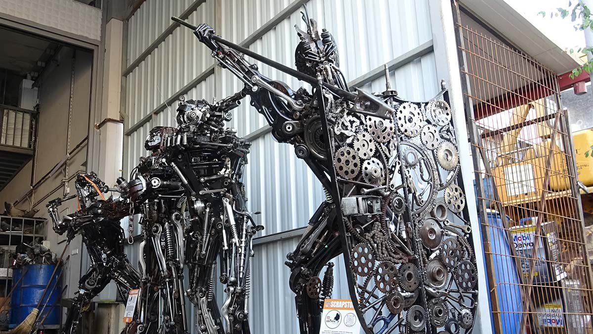 Hurda parçalardan heykeller sergilenmeye başladı