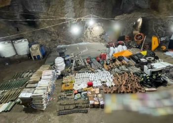 Pençe-Kilit'te çok sayıda silah ve mühimmat ele geçirildi