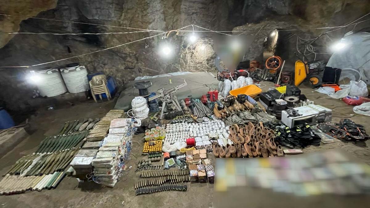 Pençe-Kilit'te çok sayıda silah ve mühimmat ele geçirildi