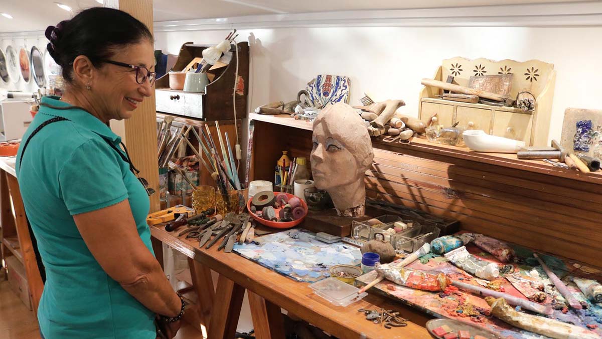 İzmir'in Foça ilçesinde 2010 yılında hayatını kaybeden ressam Ferruh Başağa'nın atölye olarak da kullandığı ev, düzenlenen törenle 'Ferruh Başağa Anı Evi' olarak açıldı.