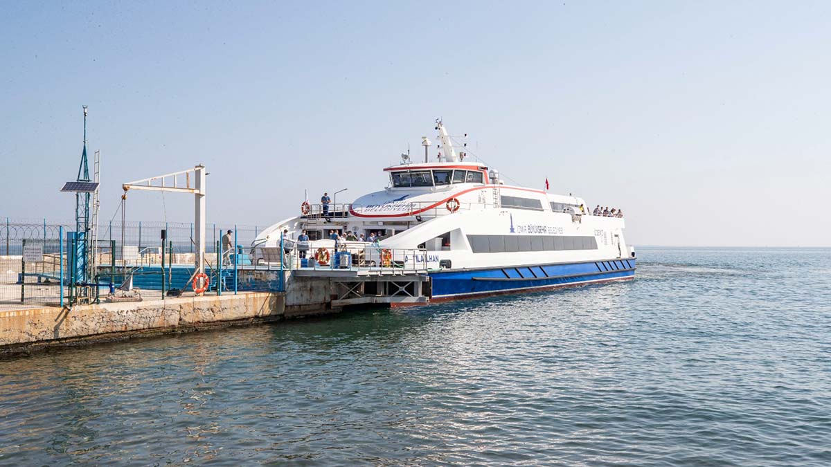 İZDENİZ yaz seferlerine ilk defa bu yıl Güzelbahçe-Foça seferi de eklendi. Yaz boyunca İZDENİZ'in gemileri Karşıyaka-Konak-Mordoğan, Konak- Güzelbahçe-Foça; Karşıyaka-Konak-Urla güzergahlarında hafta sonları ve resmi tatil günlerinde sefer yapılacak.