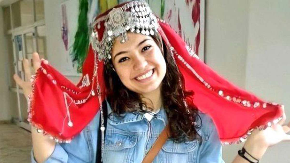 Şehit düşen Aybüke öğretmen kabri başında anıldı