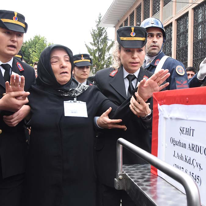 Şehit Çavuş Oğuzhan Arduç toprağa verildi