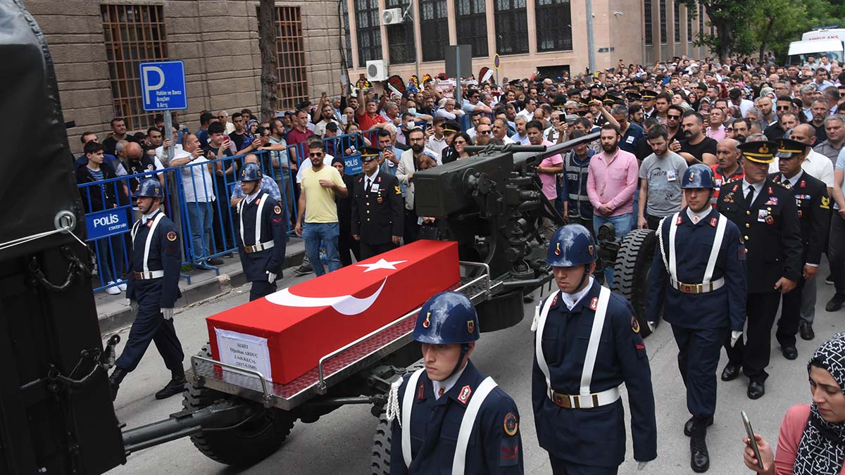 Şehit Çavuş Oğuzhan Arduç toprağa verildi