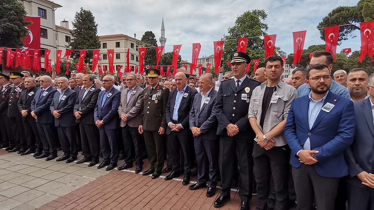 Pençe-Kilit Operasyonu bölgesinde, teröristler tarafından önceden yerleştirilen EYP'nin infilak etmesi sonucu ağır yaralanan ve kaldırıldığı hastanede şehit olan İstihkam Uzman Çavuş Gökhan Demir Ordu'da toprağa verildi.