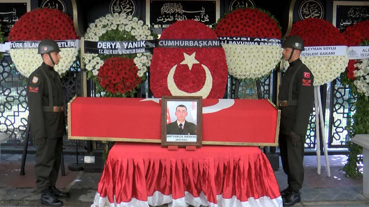 Pençe-Kilit Operasyonunda şehit olan Piyade Uzman Çavuş Sercan Baş son yolculuğuna uğurlandı. 