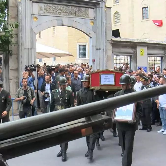 Pençe-kilit operasyonunda şehit olan piyade uzman çavuş sercan baş son yolculuğuna uğurlandı.  