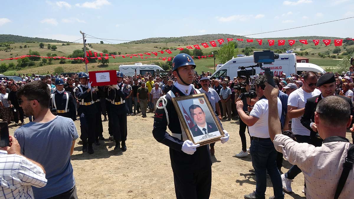 Şehit Ercan Özcan son yolculuğuna uğurlandı