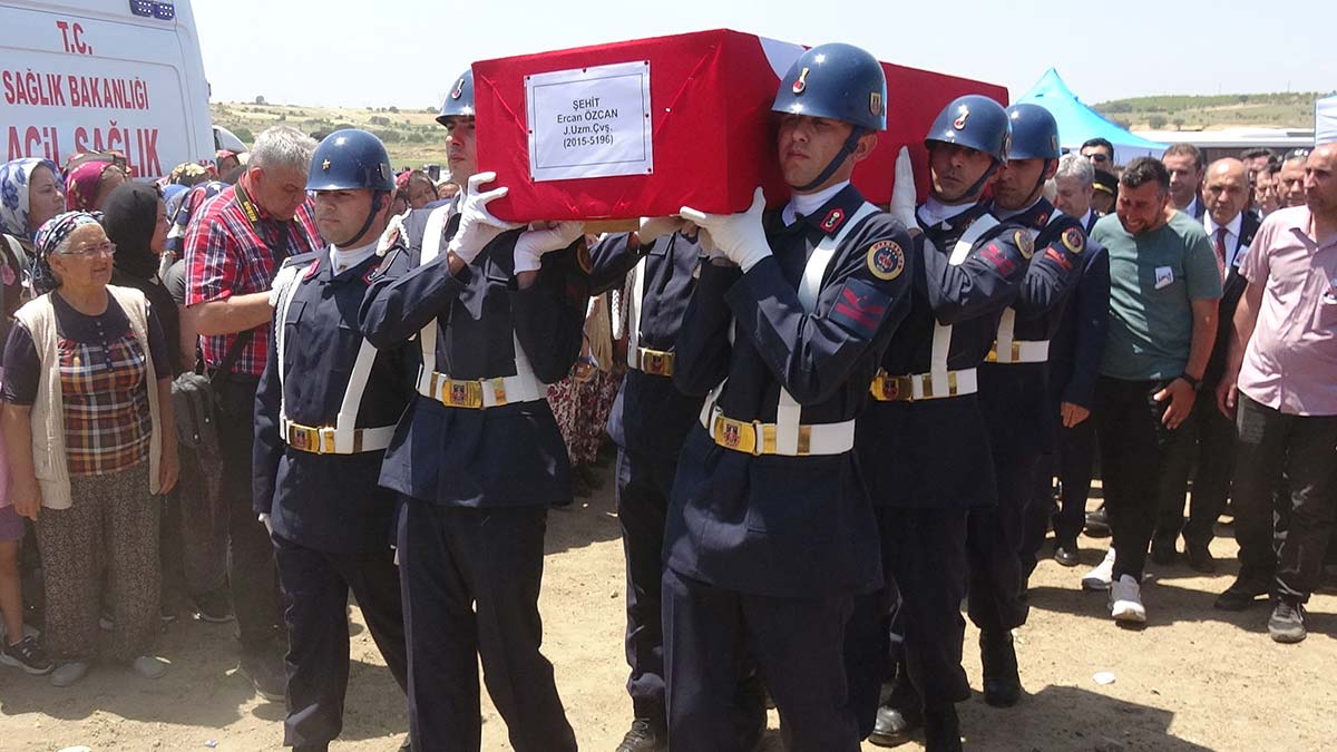 Şehit Ercan Özcan son yolculuğuna uğurlandı