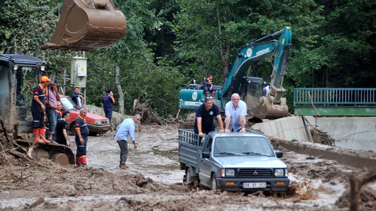 Sele araçta kapılırsanız, aracı terk etmeyin