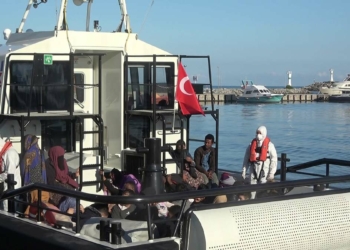 Kurfallı Plajı açıklarında 59 kaçak göçmen yakalandı