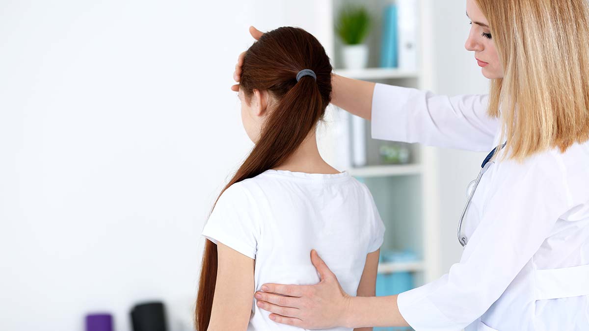 Skolyoza neden olan faktörler nelerdir?