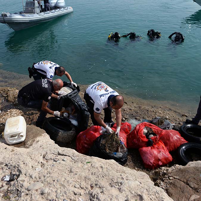 Seyhan Baraj Gölü'nde temizlik çalışması