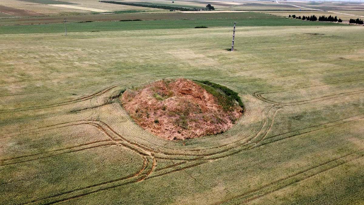 Tümülüslerde kaçak kazı yapanlara tepki