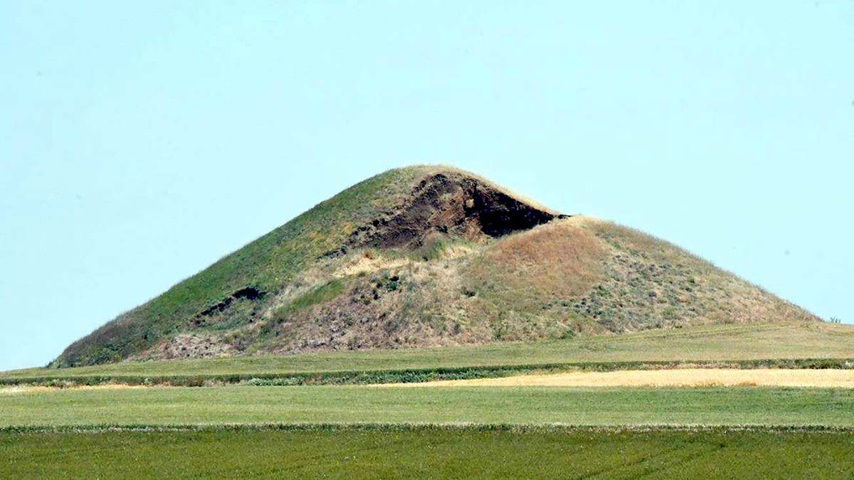 Tümülüslerde kaçak kazı yapanlara tepki