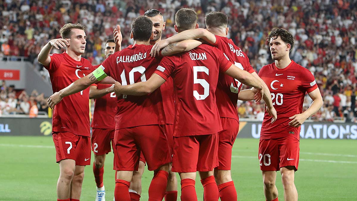 Türkiye FIFA sıralamasında bir basamak yükseldi