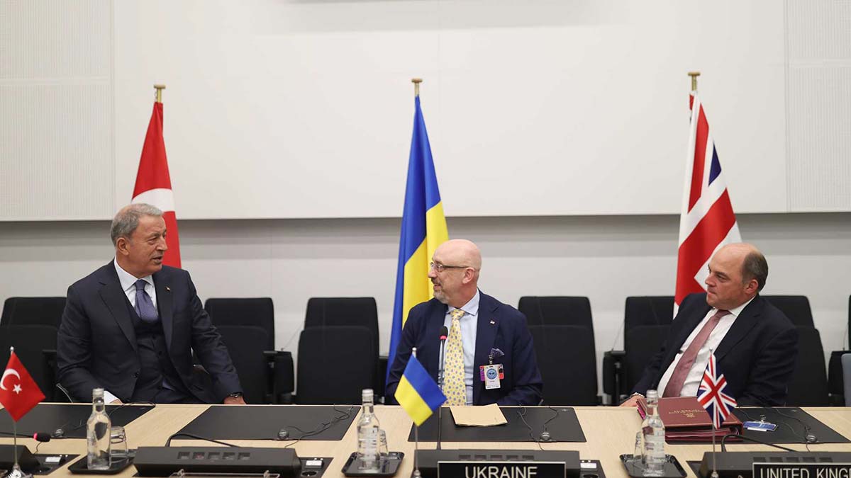 Savunma Bakanları üçlü toplantıda