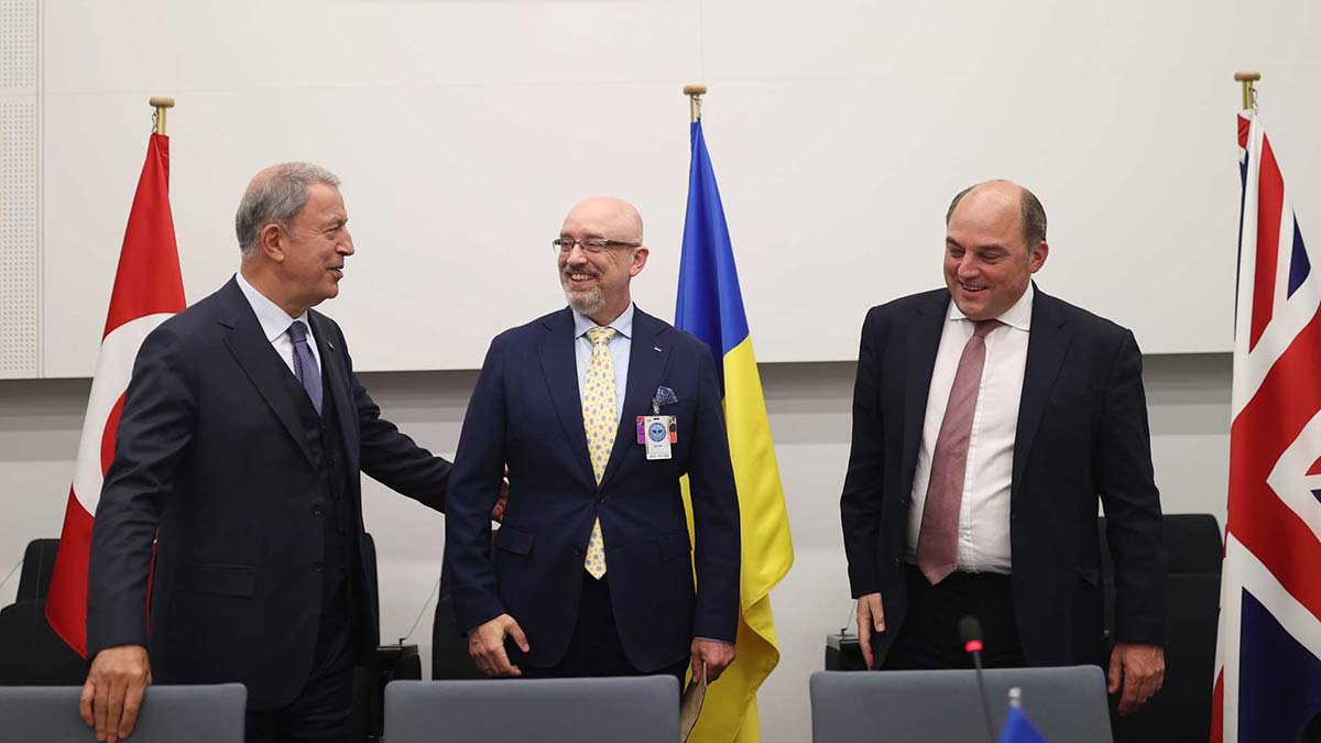 Savunma Bakanları üçlü toplantıda