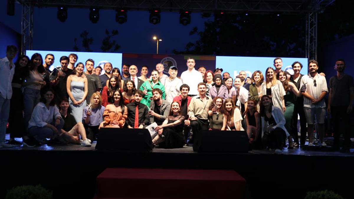 Kartal Belediyesi ve Doğuş Üniversitesi’nin iş birliği ile düzenlenen, yurt içinden ve yurt dışından olmak üzere toplamda 11 üniversitenin katıldığı, Uluslararası Üniversite Tiyatro Bölümleri Festivali’nin ödül töreni gerçekleştirildi.