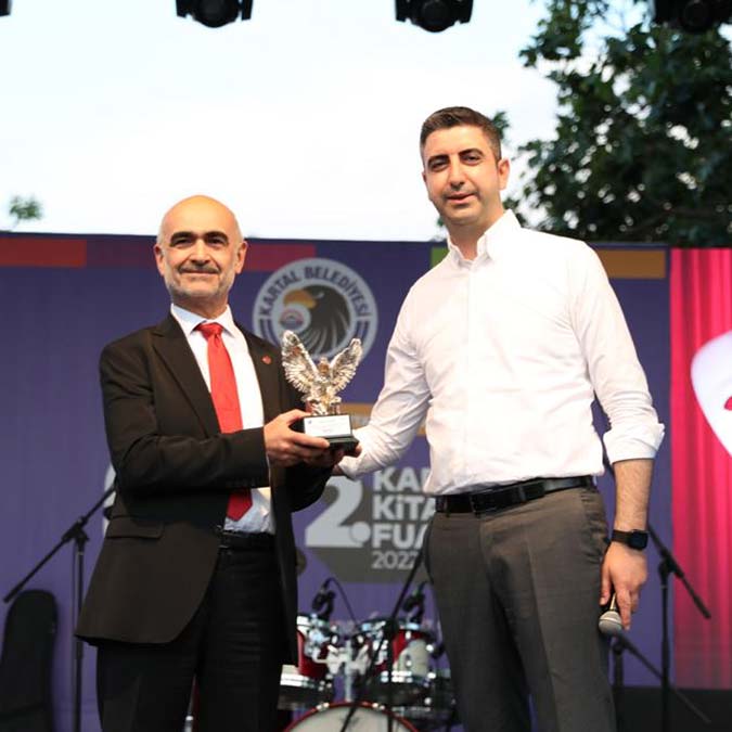 Kartal Belediyesi ve Doğuş Üniversitesi’nin iş birliği ile düzenlenen, yurt içinden ve yurt dışından olmak üzere toplamda 11 üniversitenin katıldığı, Uluslararası Üniversite Tiyatro Bölümleri Festivali’nin ödül töreni gerçekleştirildi.