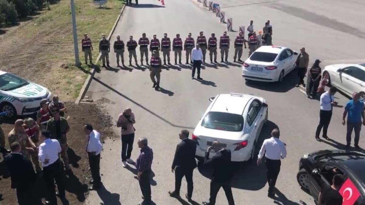 Ümit Özdağ'ın konvoyu durduruldu, Hatay'a giremedi