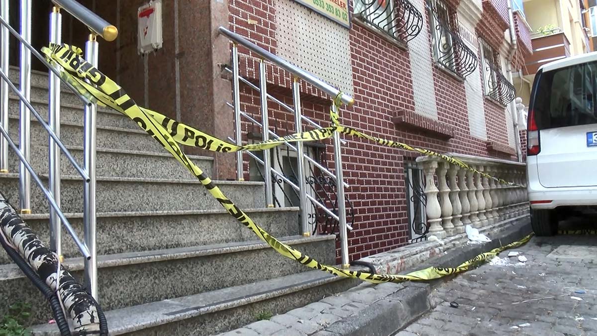 Tapu yüzünden eşini bıçakladı