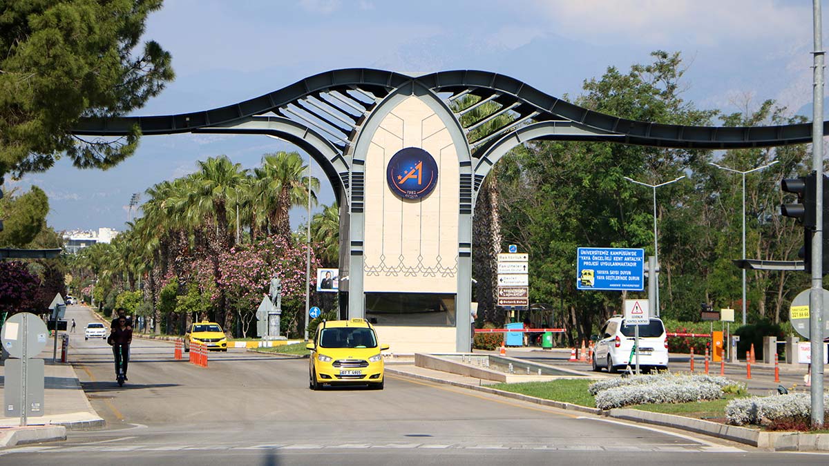 Üniversiteden intiharlarla ilgili açıklama