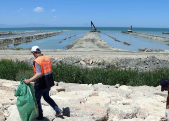 Van Gölü'nden 26 milyon metreküp dip çamuru çıkarıldı