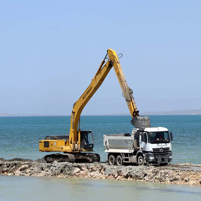 5 Haziran Dünya Çevre Günü dolayısıyla 'İleri Biyolojik Arıtma Tesisi'nin devreye girmesinin ardından Van Gölü'nden 26 milyon metreküp dip çamuru çıkarıldı.