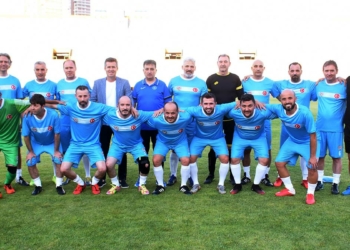 Veteran Futbolcularından anlamlı maç